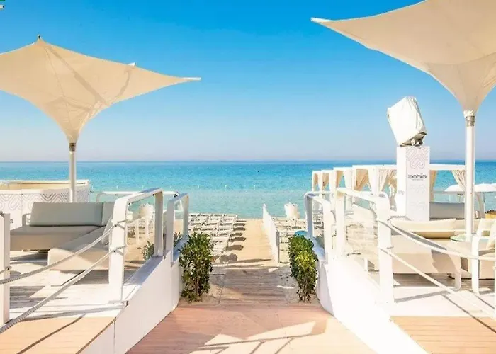 1 Bedroom With Sea View Balcony In Apartment