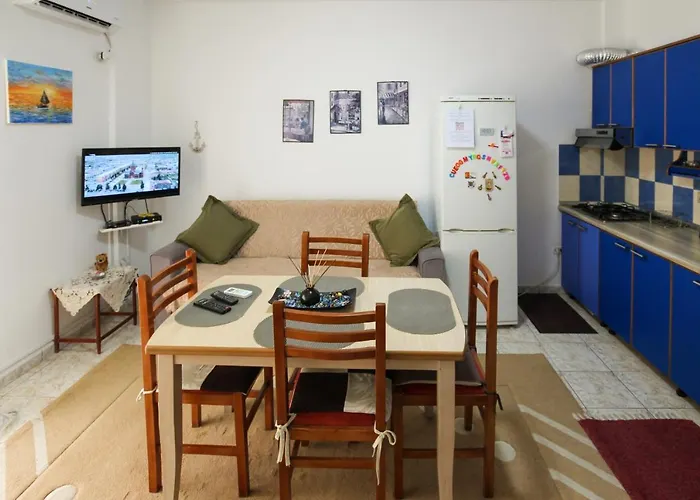 Apartment 1 Bedroom With Sea View Balcony In